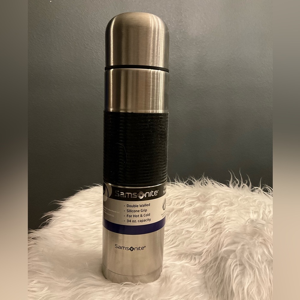 Samsonite Silicone Grip Thermos, 34 oz, Upto 12 Hrs Hot & Upto 20 Hrs Cold NWT